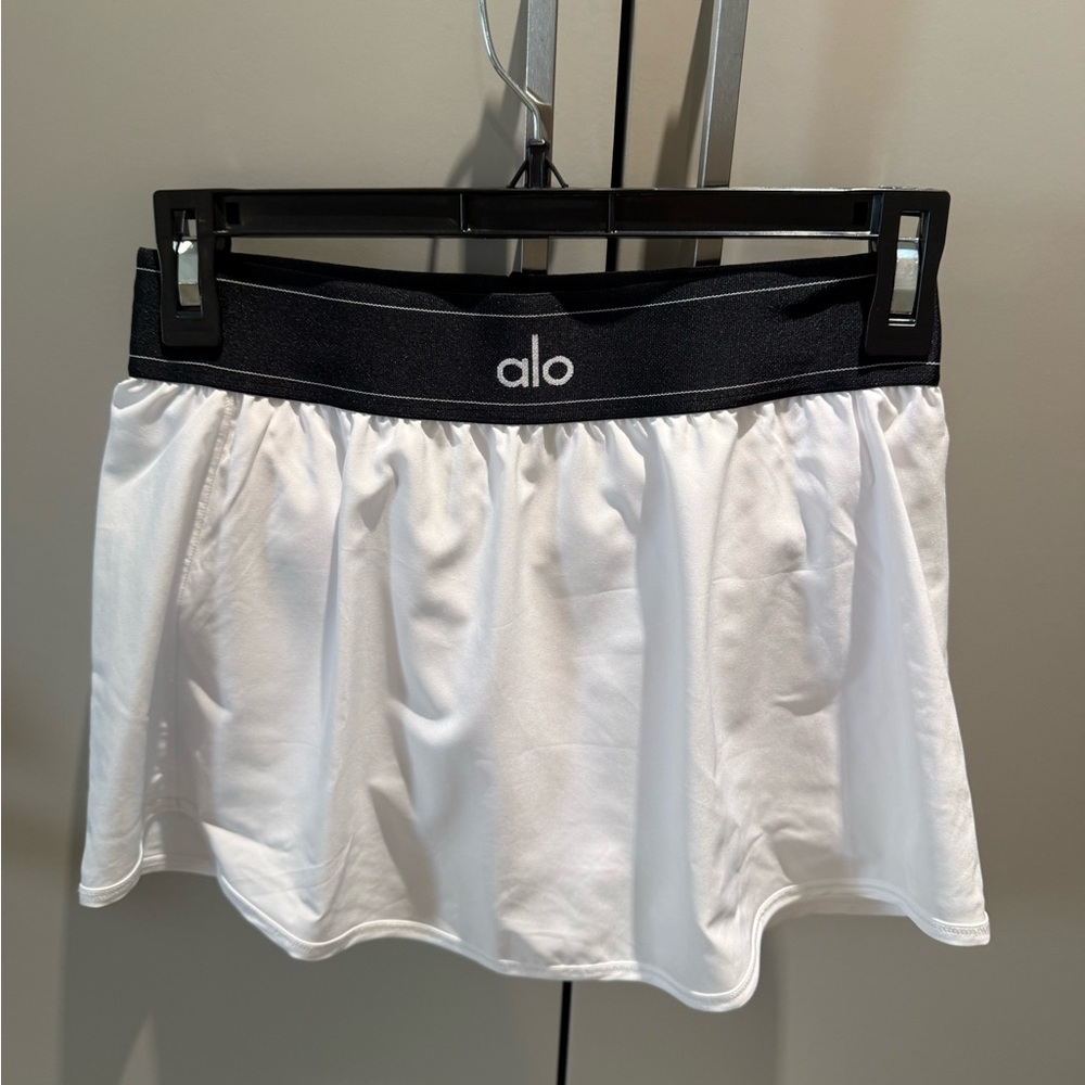 *NWOT* ALO Yoga White Skirt with Black Branded Waistband